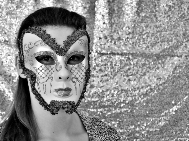 A přes slovo pokrytectví, se dotknu pokrytectví. A přes slovo pokrytectví, se dotknu pokrytectví.