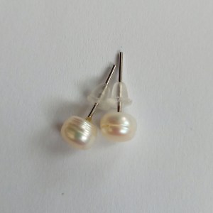 náušnice s bílou říční perlou